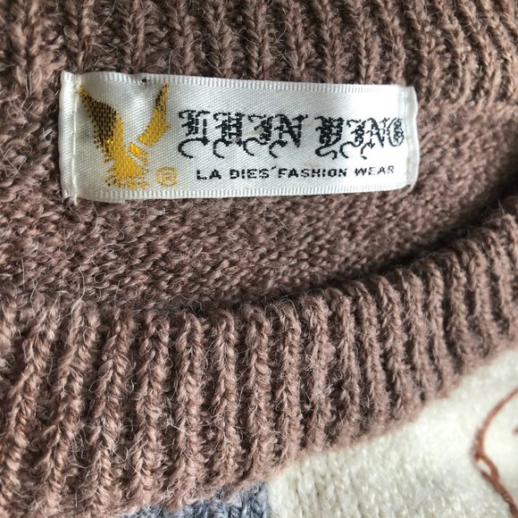 Vintage Pattern Sweater - Picture 2 of 3